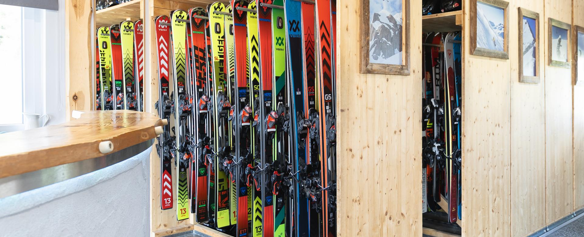 Huskys-6998 Huskys-6998